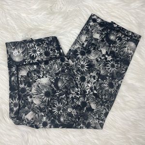 Lululemon floral knee cropped leggings size 2